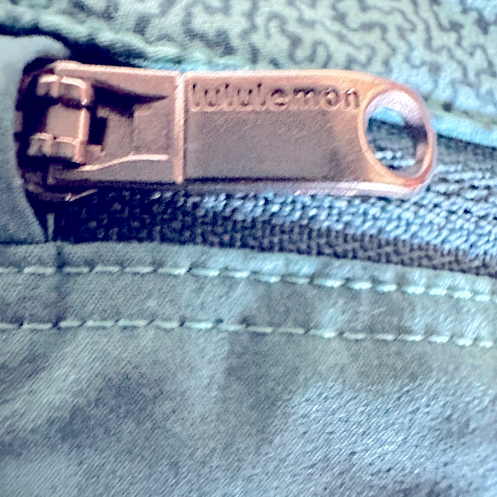Lululemon Men’s Athletic shorts - Picture 12 of 13